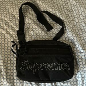 Supreme Shoulder Bag (FW18)